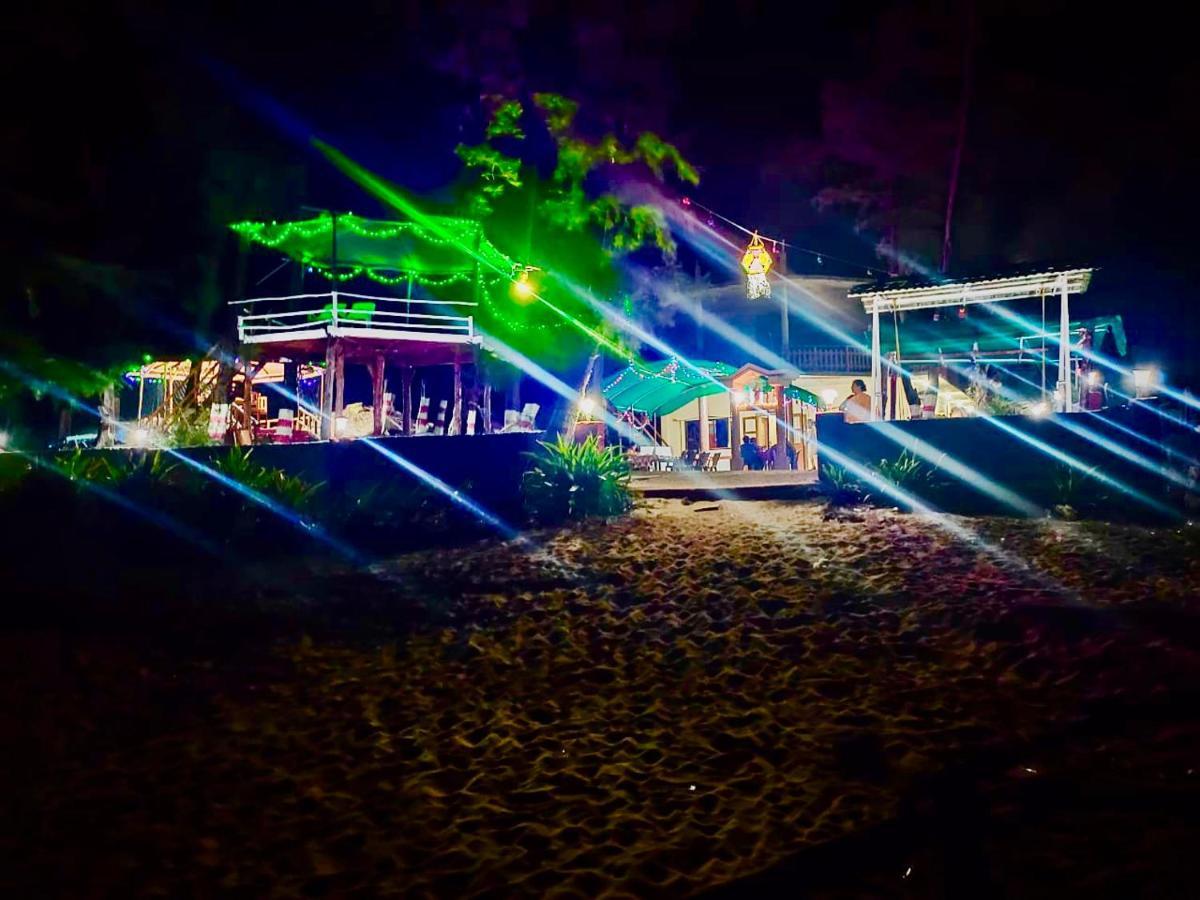 Sam & San Beach Resort Vengurla Exterior foto